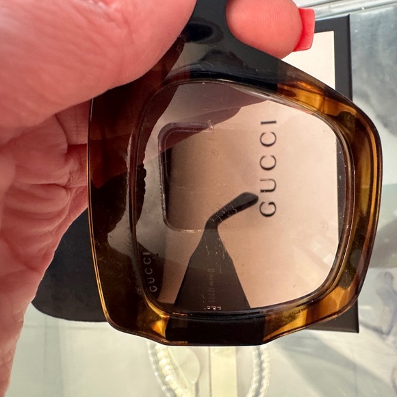 Gucci Authentic Tortoiseshell Jackie’O sunglasses - Picture 2 of 9